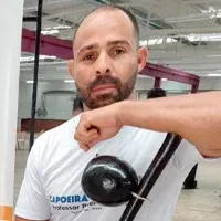 Contramestre Roberto Mova